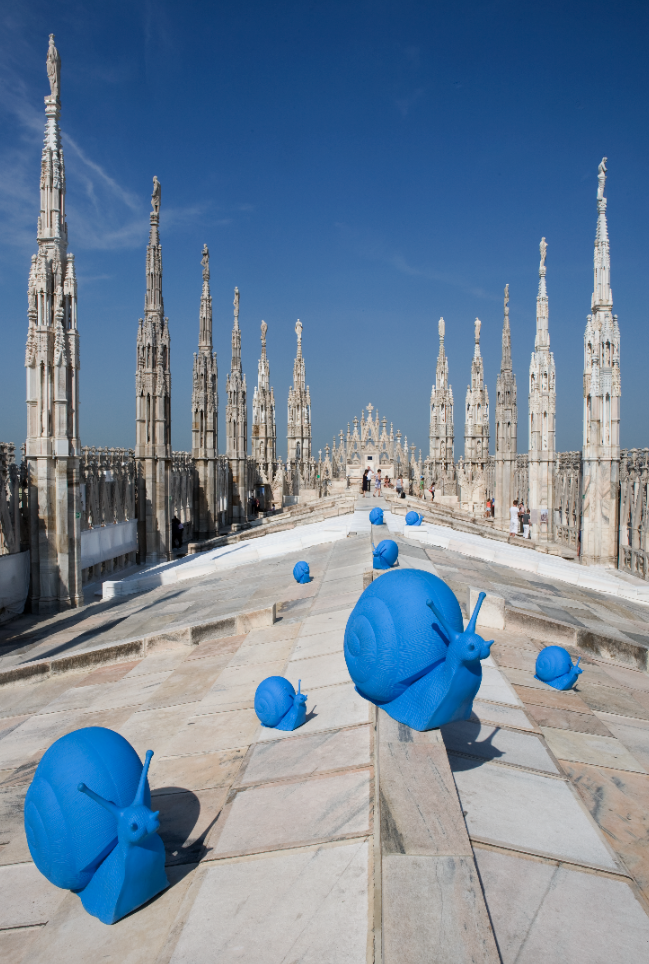 Le chiocciole di Cracking Art Group sul Duomo di Milano