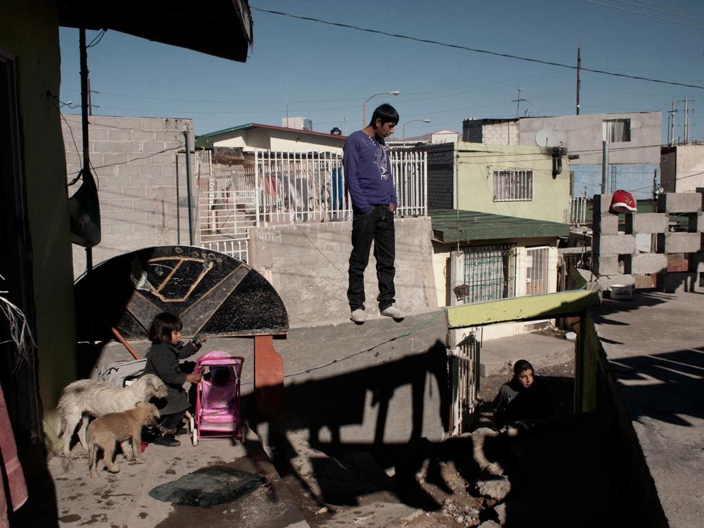Da Forma “THE WRONG SIDE. LIVING ON THE MEXICAN BORDER” di Sessini