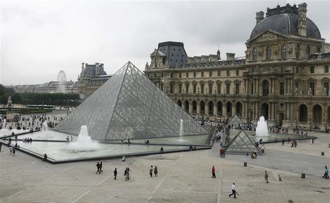 Continua la caccia al nuovo direttore del Louvre