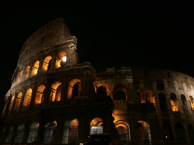 La luna sul Colosseo: visite notturne dell’anfiteatro Flavio