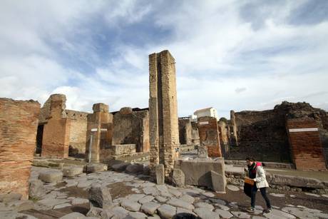 Ancora mala-Pompei: una sola cassa, turisti rinunciano
