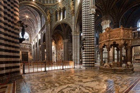 Torna visibile il pavimento del Duomo di Siena