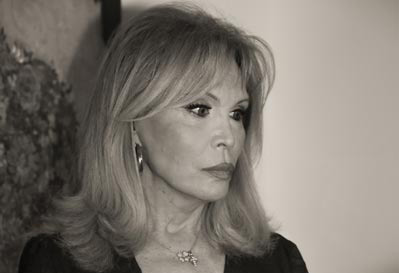 Milano – Prorogata fino all’11 settembre la mostra di Amanda Lear