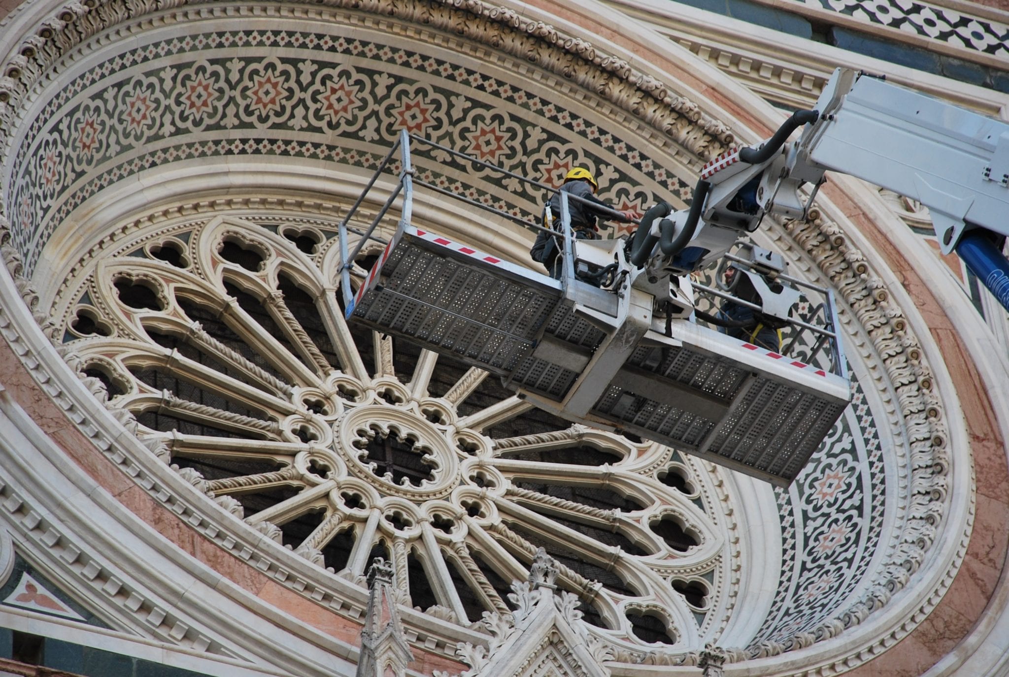 Al via il restauro della vetrata del Ghiberti a Firenze