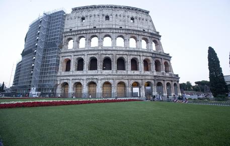 Svelati primi cinque archi del Colosseo dopo il restauro