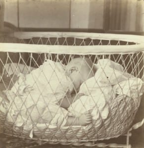 Hendrik Teding van Berkhout, Susanna Frida in her Playpen (1910)