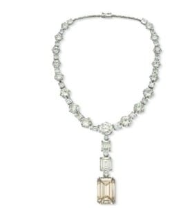 A MAGNIFICENT DIAMOND PENDANT NECKLACE