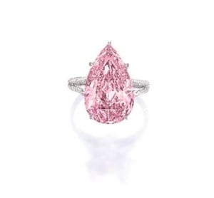 SUPERB AND HIGHLY IMPORTANT FANCY VIVID PURPLE-PINK DIAMOND AND DIAMOND RING, MOUNTED BY SOTHEBY'S DIAMONDS