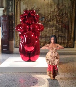 #SELFIEADARTE #LaGrandeMadre, Palazzo Reale, Fondazione Nicola Trussardi @CleliaPatella "Baloon Venus" di Jeff Koons