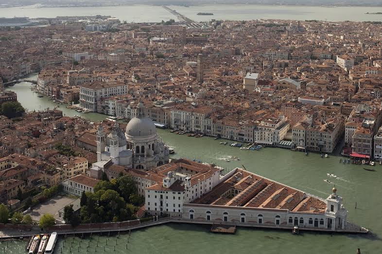 Palazzo Grassi e Punta della Dogana. Ecco l’aprile veneziano 2016