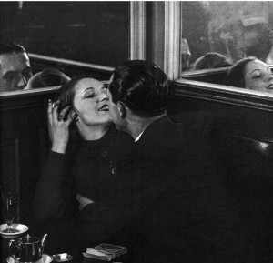 Brassai - AL BISTROT, 1930-32 © Estate Brassaï