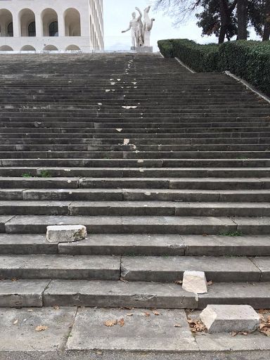 Roma, Palazzo della civiltà Italiana assaltato dai vandali