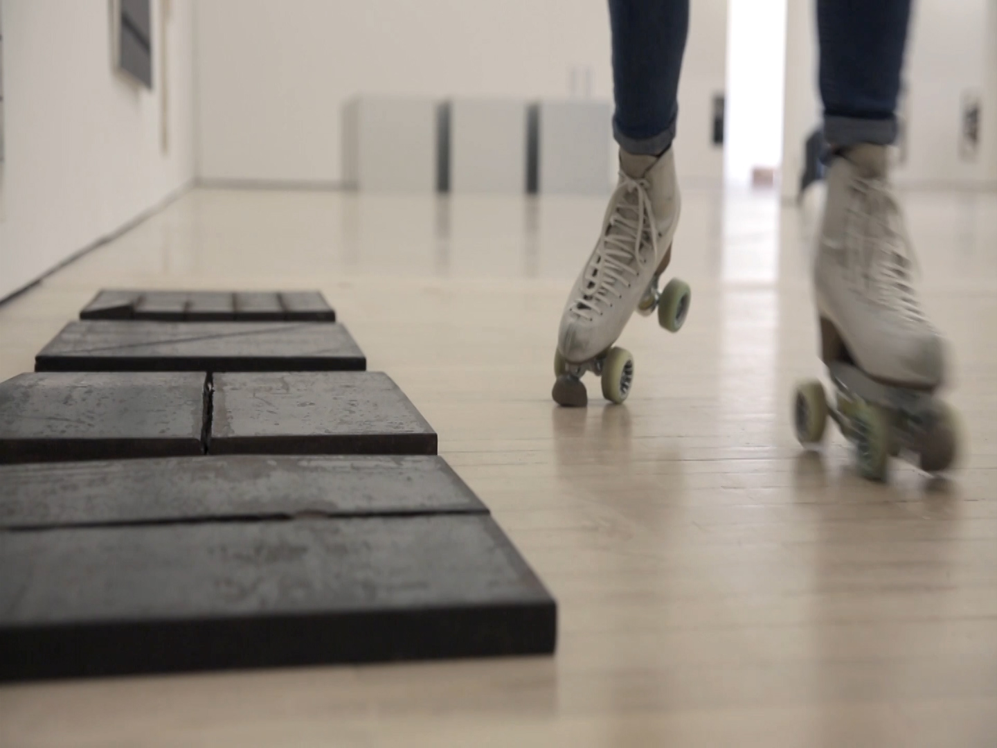 Skating at Mart. Un video presenta la collezione contemporanea