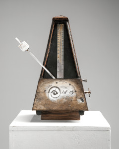 Gabriella Benedini, Metronomo, 2015, Polimaterico, cm 22 x 11,8 x 11,8, foto di Andrea Valentini