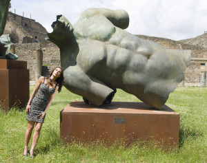 SELFIEADARTE Una spalla su cui pendere #Mitoraj a #Pompei @FondazioneTerzoPilastro