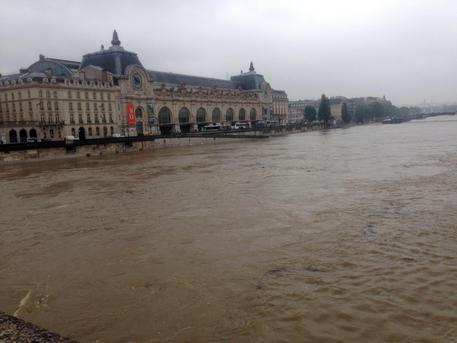 Maltempo in Francia. Louvre e d’Orsay chiusi per precauzione