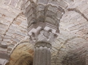 7. Abbadia San Salvatore (SI). Cripta, capitello istoriato