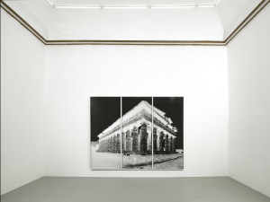 Vera-Lutter-PAESTUM-veduta-parziale-della-mostra-II-settembre-2016-Courtesy-Galleria-Alfonso-Artiaco-Napoli