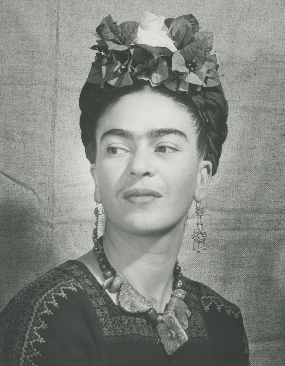 Bernard Silberstein Frida con una coroncina di fiori, ca. 1940 Stampa alla gelatina d’argento, 53x42 cm Courtesy of Throckmorton Fine Art Inc., New York, USA Bernard Silberstein by SIAE 2016 Foto di Gerardo Suter