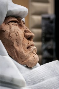 Matteo Pugliese, Custode Samurai VIII, 2016, marmo di Carrara, 45 x 38 x 29 cm