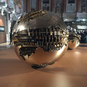 Arnaldo Pomodoro Sala delle Cariatidi Milano