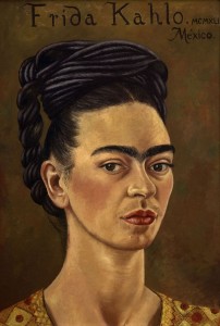 Frida Kahlo Autoritratto con vestiro rosso e oro (Autoritratto MCMXLI), 1941 Olio su tela, 39x27,5 cm The Jacques and Natasha Gelman Collection of 20th Century Mexican Art and The Vergel Foundation, Cuernavaca
