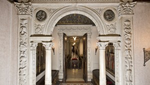Bagatti Valsecchi. Ingresso_colonne_Credits Ruggero Longoni