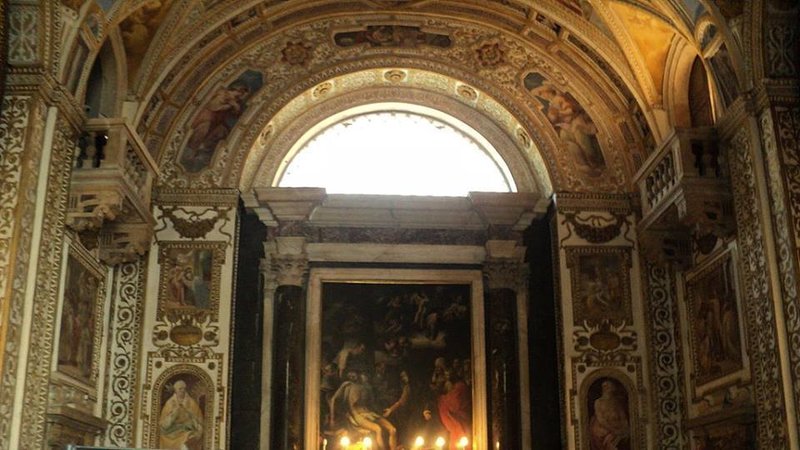 Intesa Sanpaolo vende Palazzo Carafa a Napoli. Il web non ci sta