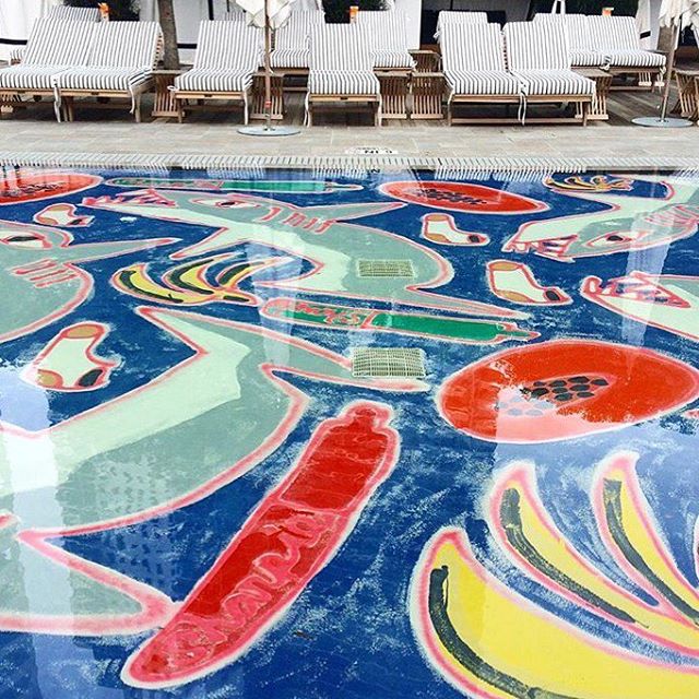 8 straordinarie piscine disegnate da artisti. Da James Turrell a David Hockney