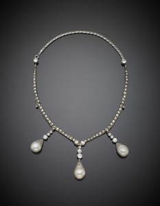 Collier in platino con diamanti rotondi e perle naturali Il Ponte