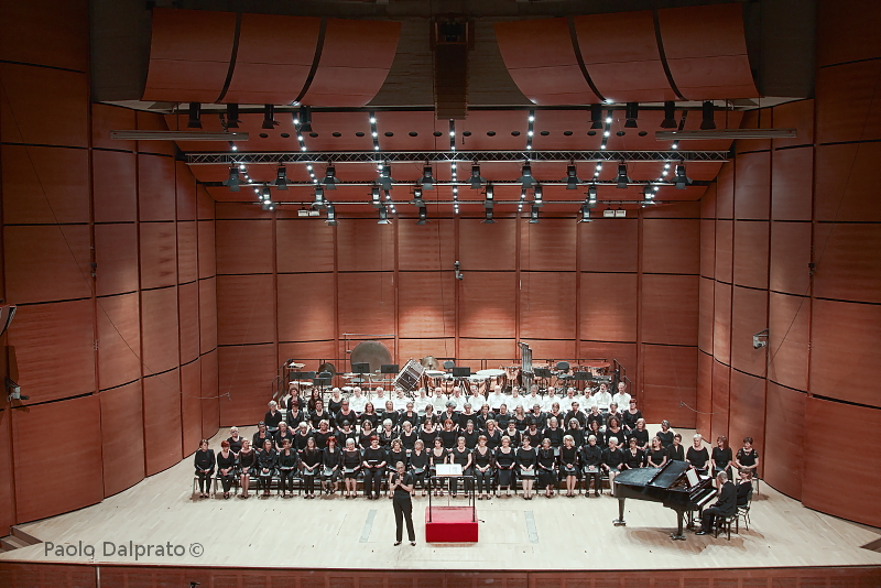 Il “Coro degli stonati” all’Auditorium di Milano