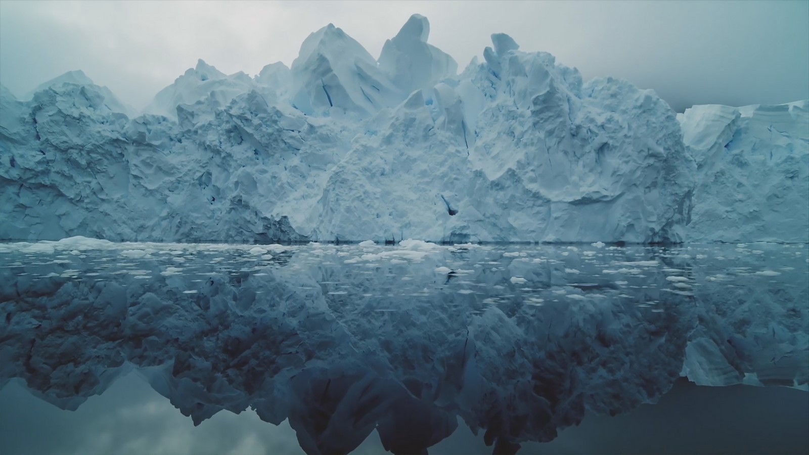 Aqua Aura, "Millennial Tears", 2017. Frame videoinstallazione sonora, Sinagoga Reggio Emilia