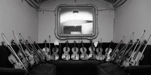 2.-Lelli-e-Masotti-Suoni-Spazi-Silenzi-Teatro-alla-Scala-Il-concertino-dei-violini-1980-Courtesy-29-ARTS-IN-PROGRESS-gallery