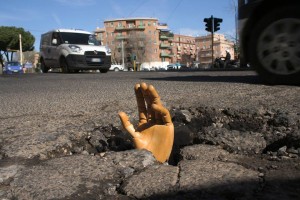 Andrea Gandini - Installazione temporanea di legno a Roma
