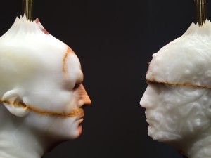 Barry X Ball - dettaglio: Nuove tipologie di ritratto - doppio ritratto sospeso diMatthew Barney e Barry X Ball
