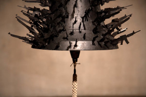 Roberto Pietrosanti Non Avere Timore. Campana, dettaglio 2016 fusione in bronzo patinato nero cm 70x70 (ca) proprietà dell’artista. Fotografia di Leonardo Aquilino.
