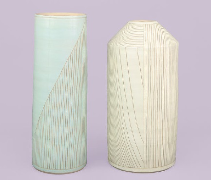 Left: Shio Kusaka, (line 68), 2017, stoneware, 24 3/4 × 9 × 9 inches (62.9 × 22.9 × 22.9 cm). Right: Shio Kusaka, (line 67), 2017, stoneware, 23 3/4 × 11 3/4 × 11 3/4 inches (60.3 × 29.8 × 29.8 cm). Both © Shio Kusaka