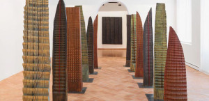 Bosco, s.d. installazione con 12 alberi, legno, ferro, colore Archivio Franca Ghitti, Cellatica Foto Stefano Spinelli