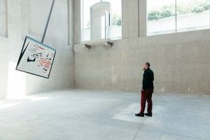 Immagine della mostra “Slight Agitation 4/4: Laura Lima”. Laura Lima, Pendolo (2018). Steel, engine, painting. Il dipinto inserito nell’opera Pendolo è una copia di: Salvador Dalí, Pescador al Sol, 1928 © Salvador Dalì, Gala-Salvador Dalí Foundation by SIAE 2018. Foto: Mattia Balsamini