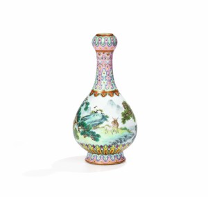 A unique Imperial 18th century ‘Yangcai’ Famille-Rose porcelain vase, bearing a mark from the reign of the Qianlong Emperor (r. 1736-1795). £430,000 – 610,000 (€500,000 – 700,000 / US$ 600,000 – 850,000 / HK$4.8-6.7 million).
