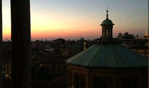 Veduta notturna dal Campanile dei Sospiri presso San Celso, a Milano