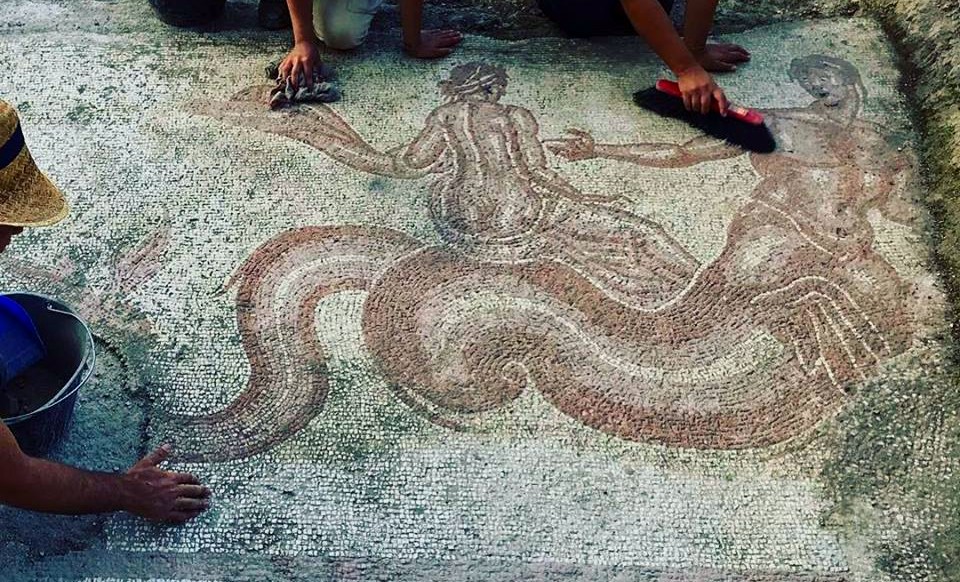 Il monumentale mosaico trovato a Trevi sul sito di Pietrarossa