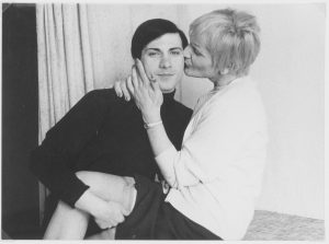 Lisetta Carmi, dalla serie I travestiti, 1965, stampa gelatina bromuro d’argento