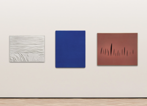 Beyond the monochrome, Manzoni, Klein e Fontana | Photo: Christie's