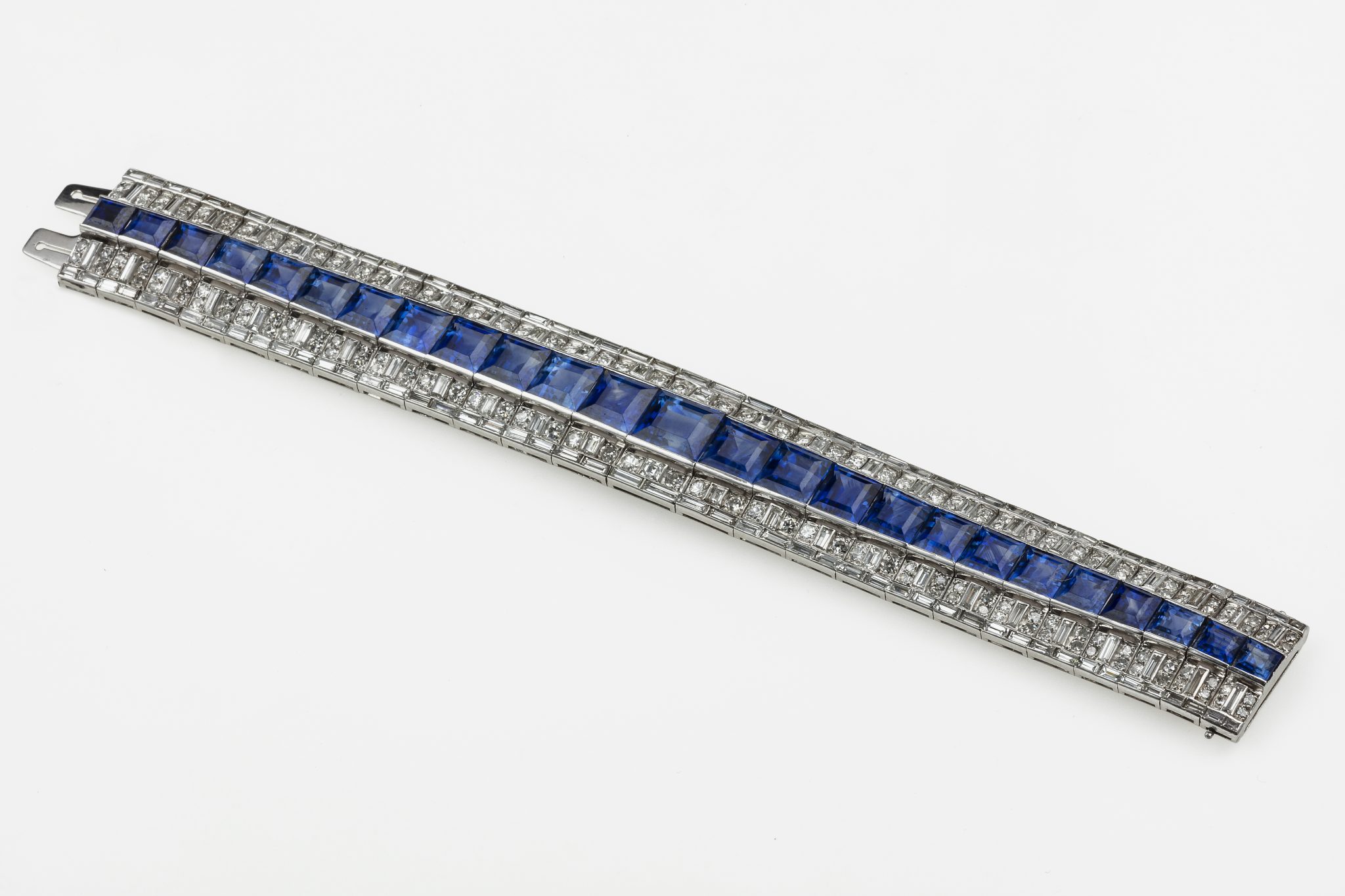 Lotto 178 (185449) Bracciale con zaffiri Sri Lanka e diamanti montatura in platino Stima € 38.000-43.000