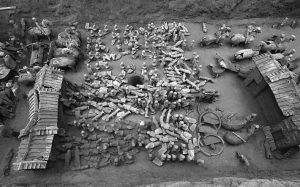 La scoperta della mini armata di terracotta (foto Chinese Cultural Relics)