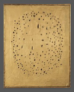 LUCIO FONTANA CONCETTO SPAZIALE firmato olio su tela cm 52x42 Eseguito nel 1961 PROVENANCE: Asta Finarte, Milano, 26 ottobre 1995, n. 181, p.79, illustrato a colori Collezione privata, Poggio a Caiano Tornabuoni, Firenze, Londra, Parigi Ivi acquistato negli anni Novanta EXHIBITED: Milano, Tornabuoni, Lucio Fontana, 1996, pp. 98-99, illustrato a colori LITERATURE: Enrico Crispolti, Lucio Fontana Catalogo ragionato di Sculture, Dipinti, Ambientazioni, Tomo I, Milano 2006, n. 60-61 O 6, p. 431, illustrato L’opera è accompagnata da certificato su fotografia rilasciato dalla Fondazione Lucio Fontana, Milano, con il n. 2805/1 Signed, oil on canvas. Executed in 1961. This work is accompanied by a photocertificate issued by Fondazione Lucio Fontana, Milan, under n. 2805/1. EST. 800.000 – 1.200.000 EUR
