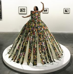 #SELFIEADARTE "Alta moda" @HunterReynolds "Mourning Dress" 1997 P.P.O.W @P.P.O.W @ArtBasel #Miami @CleliaPatella