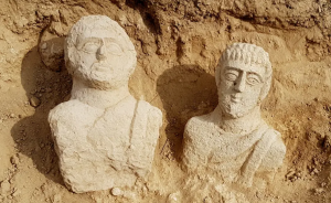 I due busti rinvenuti a Beit Shean, in Israele (foto jpost.com)