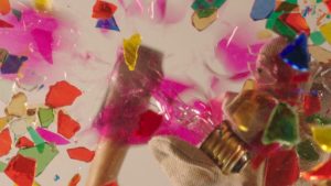 Mika Rottenberg, Cosmic Generator, 2017, still da video, parte di una installazione per Skulptur Projekte Münster, © Mika Rottenberg,